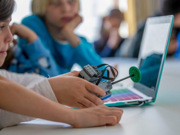 Robotic: Testversuche von Motoren und Sensoren